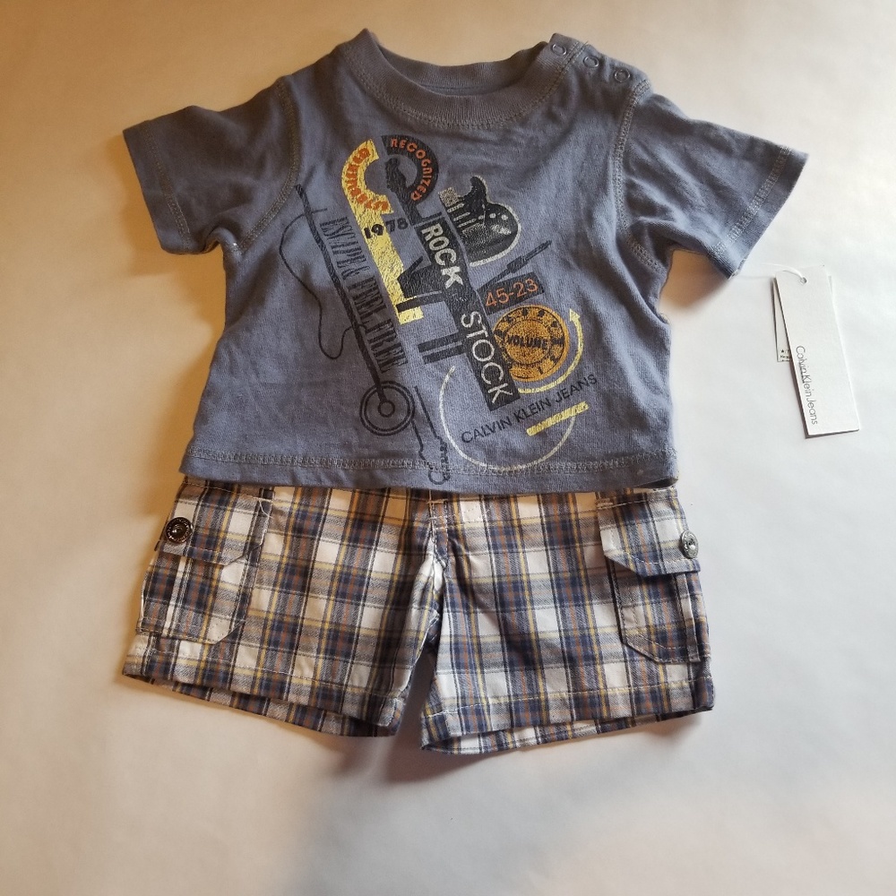Calvin Klein Rock Star Plaid Shorts Outfit
